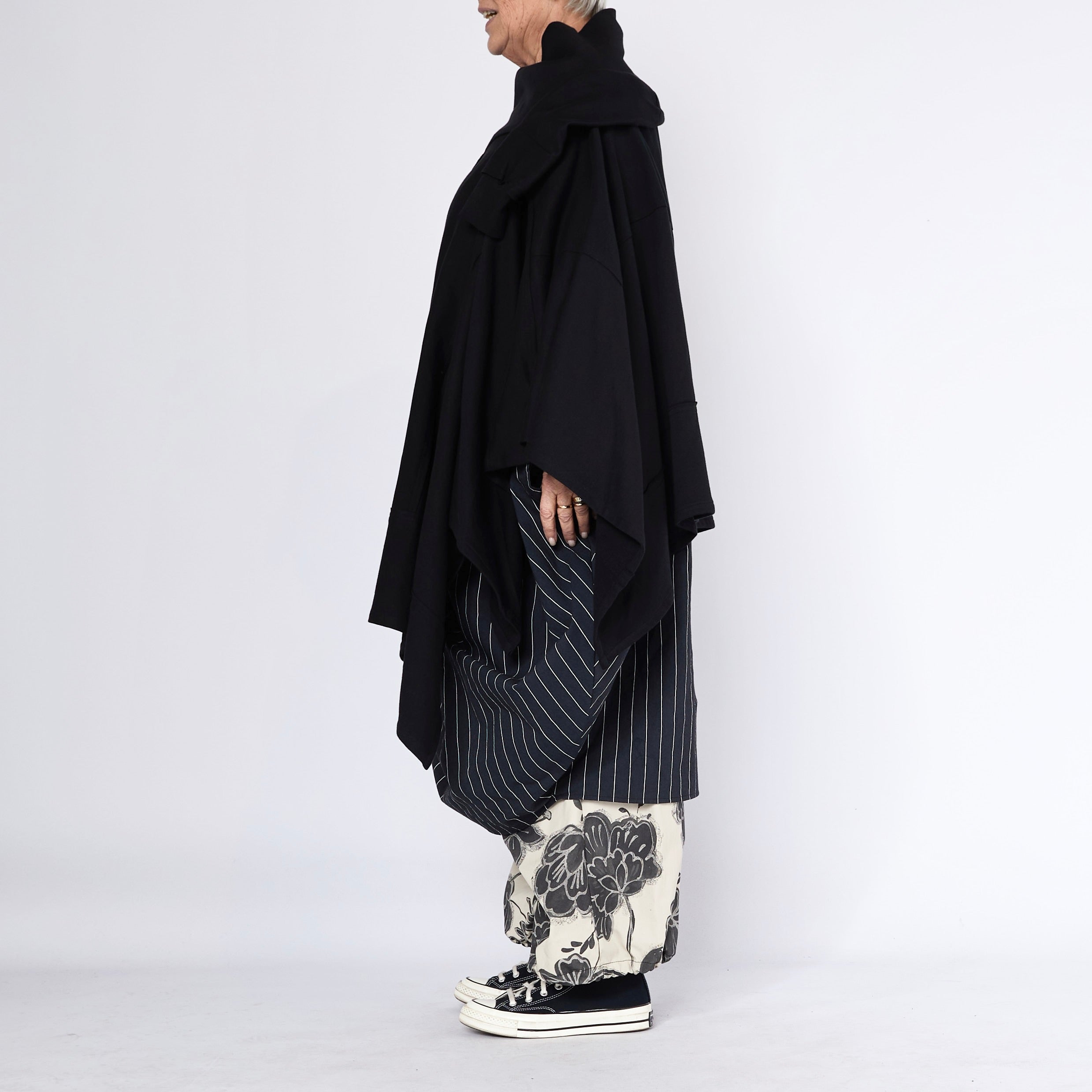 B2B CAPE/SKIRT 250516