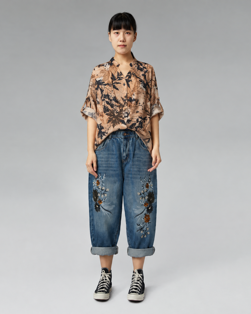 BLUSA CON ESTAMPA DE OTOÑO Y CUELLO DE ESCALERA
